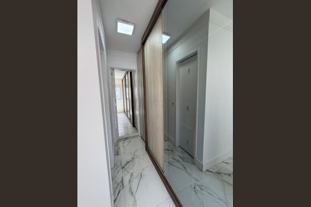 Apartamento à venda com 60m², 2 quartos e 1 vagaCorredor