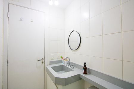 Apartamento à venda com 77m², 3 quartos e 2 vagasBanheiro social