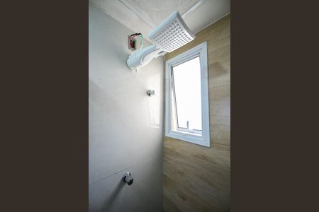 Chuveiro do Banheiro  de apartamento para alugar com 2 quartos, 50m² em Jardim Umarizal, São Paulo