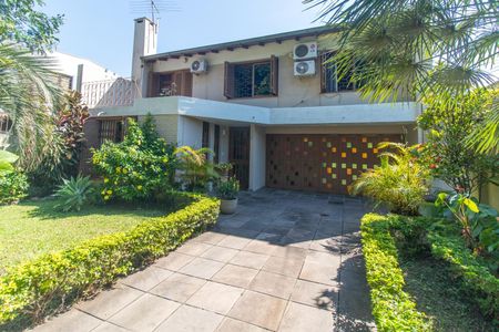 Casa à venda com 265m², 3 quartos e 2 vagasFachada