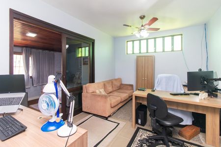 Casa à venda com 265m², 3 quartos e 2 vagasEscritório