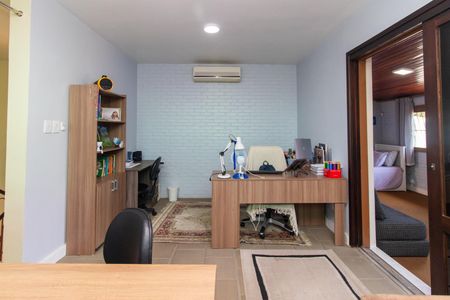 Casa à venda com 265m², 3 quartos e 2 vagasEscritório
