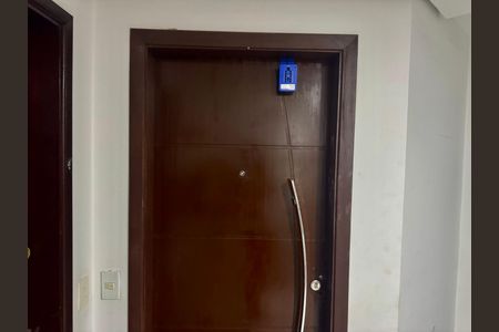 Apartamento à venda com 67m², 2 quartos e 1 vagaLockbox instalada no imóvel 