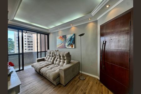 Apartamento à venda com 67m², 2 quartos e 1 vagaSala