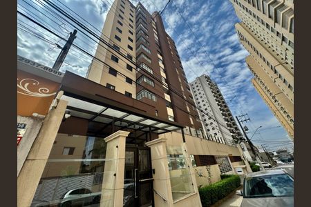 Apartamento à venda com 67m², 2 quartos e 1 vagaFachada e portaria 