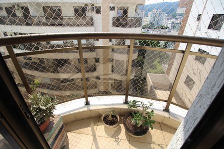 Apartamento à venda com 94m², 3 quartos e 2 vagasQuarto 2 - Varanda