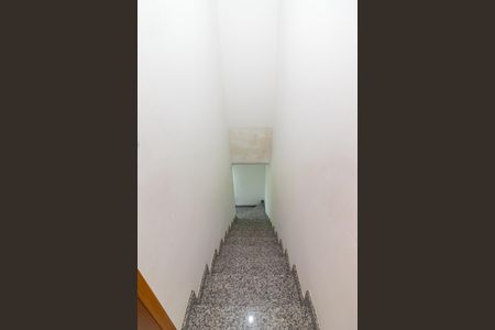 Casa de condomínio à venda com 67m², 2 quartos e 1 vagaEscada