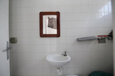 Casa de condomínio à venda com 300m², 4 quartos e 2 vagasBanheiro de Serviço