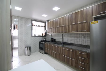 Casa de condomínio à venda com 300m², 4 quartos e 2 vagasCozinha