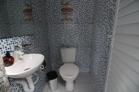 Casa de condomínio à venda com 300m², 4 quartos e 2 vagasLavabo Externo