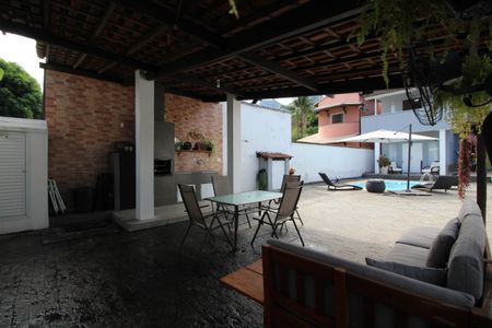 Casa de condomínio à venda com 300m², 4 quartos e 2 vagasÁrea Externa