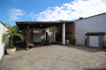 Casa de condomínio à venda com 300m², 4 quartos e 2 vagasÁrea Externa