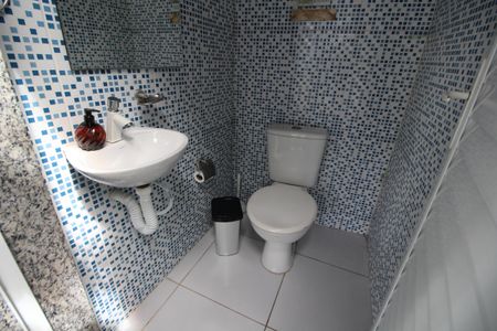 Casa de condomínio à venda com 300m², 4 quartos e 2 vagasLavabo Externo