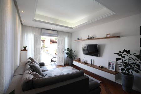 Casa de condomínio à venda com 300m², 4 quartos e 2 vagasSala