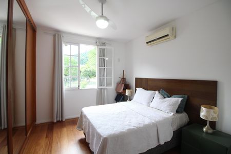 Casa de condomínio à venda com 300m², 4 quartos e 2 vagasQuarto 3