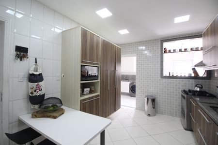 Casa de condomínio à venda com 300m², 4 quartos e 2 vagasCozinha