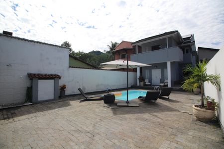 Casa de condomínio à venda com 300m², 4 quartos e 2 vagasÁrea Externa