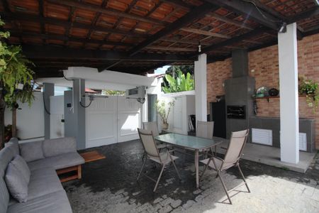 Casa de condomínio à venda com 300m², 4 quartos e 2 vagasChurrasqueira