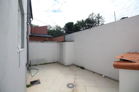 Casa de condomínio à venda com 300m², 4 quartos e 2 vagasFundos