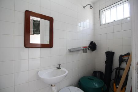 Casa de condomínio à venda com 300m², 4 quartos e 2 vagasBanheiro de Serviço