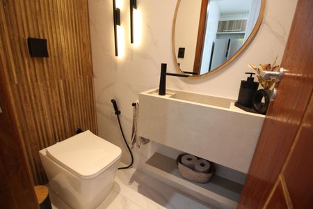 Casa de condomínio à venda com 300m², 4 quartos e 2 vagasLavabo