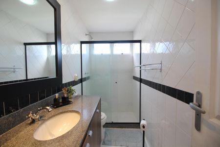 Casa de condomínio à venda com 300m², 4 quartos e 2 vagasBanheiro Social