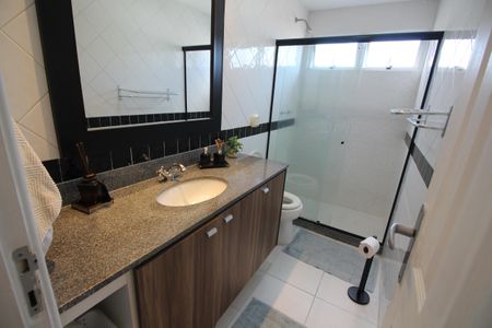 Casa de condomínio à venda com 300m², 4 quartos e 2 vagasBanheiro Social