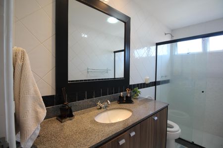 Casa de condomínio à venda com 300m², 4 quartos e 2 vagasBanheiro Social