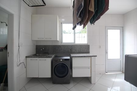 Casa de condomínio à venda com 300m², 4 quartos e 2 vagasÁrea de Serviço