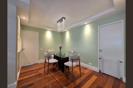 Apartamento à venda com 112m², 3 quartos e 1 vaga Apartamento à venda com 112m², 3 quartos e 1 vagaSala