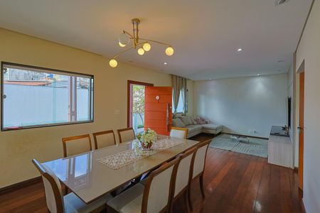 Casa à venda com 3 quartos, 371m² em Alto Caiçaras, Belo Horizonte