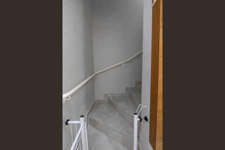 Casa de condomínio à venda com 147m², 3 quartos e 2 vagas Casa de condomínio à venda com 147m², 3 quartos e 2 vagasEscada de acesso