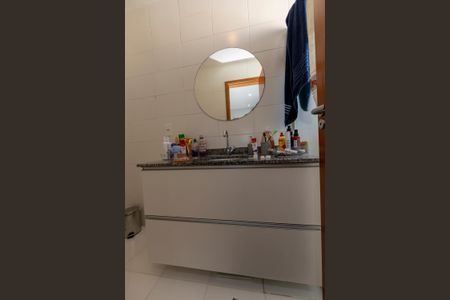 Casa de condomínio à venda com 147m², 3 quartos e 2 vagas Casa de condomínio à venda com 147m², 3 quartos e 2 vagasBanheiro da suite