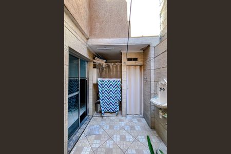 Casa à venda com 75m², 3 quartos e sem vagaÁrea externa