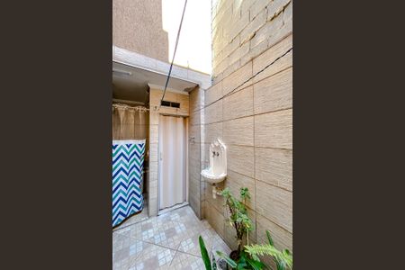 Casa à venda com 75m², 3 quartos e sem vagaÁrea externa