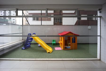 Apartamento à venda com 90m², 3 quartos e 2 vagas Apartamento à venda com 90m², 3 quartos e 2 vagasÁrea comum - Playground