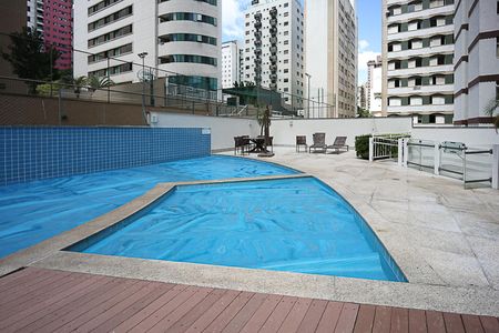 Apartamento à venda com 90m², 3 quartos e 2 vagas Apartamento à venda com 90m², 3 quartos e 2 vagasÁrea comum - Piscina