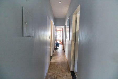 Casa à venda com 360m², 3 quartos e 4 vagasCorredor 
