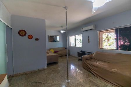 Casa à venda com 360m², 3 quartos e 4 vagasSala