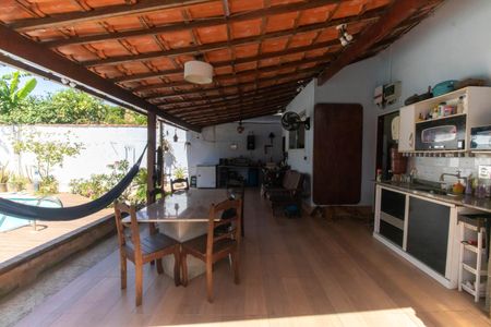 Casa à venda com 360m², 3 quartos e 4 vagasÁrea externa
