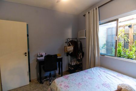 Casa à venda com 360m², 3 quartos e 4 vagasSuíte