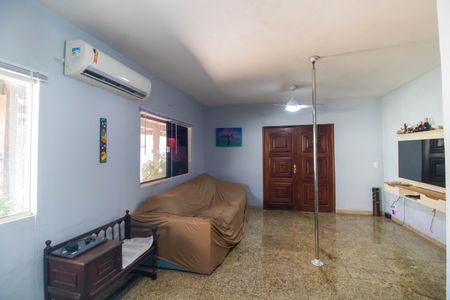 Sala de casa à venda com 3 quartos, 360m² em Itaipu, Niterói