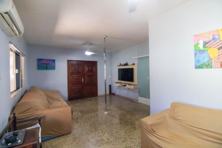 Sala de casa à venda com 3 quartos, 360m² em Itaipu, Niterói