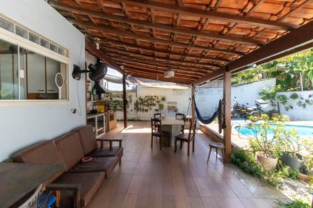 Casa à venda com 360m², 3 quartos e 4 vagasÁrea externa