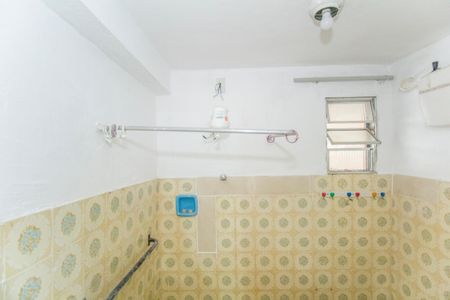 Casa para alugar com 100m², 2 quartos e 1 vaga Casa para alugar com 100m², 2 quartos e 1 vagaBanheiro da Suíte