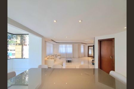 Apartamento para alugar com 3 quartos, 217m² em Buritis, Belo Horizonte