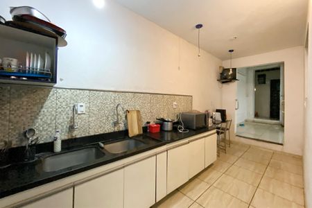 Casa à venda com 340m², 7 quartos e 3 vagasCozinha de apoio