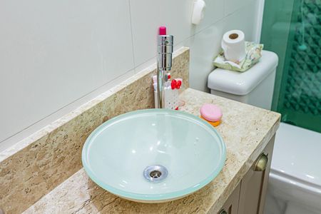 Casa à venda com 100m², 3 quartos e 3 vagas Casa à venda com 100m², 3 quartos e 3 vagasBanheiro