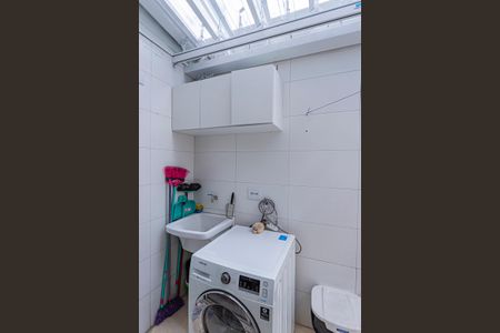 Casa à venda com 100m², 3 quartos e 3 vagas Casa à venda com 100m², 3 quartos e 3 vagasÁrea de Serviço