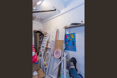 Casa à venda com 100m², 3 quartos e 3 vagas Casa à venda com 100m², 3 quartos e 3 vagasDepósito